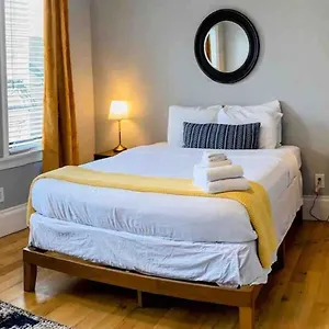 Hostwise - The Ohioan - Beautiful Brick Apt, Minutes To Downtown! Apartment