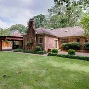 http://elegant-6-bedroom-home-in-heart-of-memphis.memphishotelsnow.com