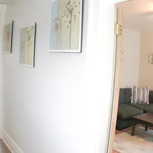 Steps Away From Hospital - 2 Queen Bed - View Apartment